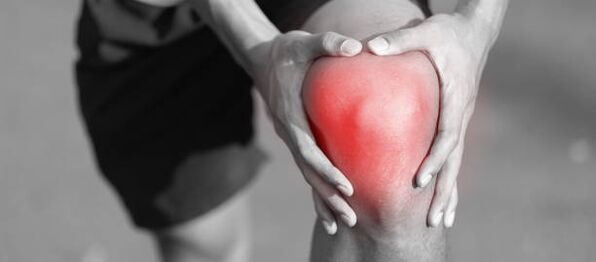 bir erkekte eklem ağrısı